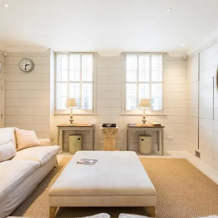 Appartement Parkside Mews With Garden In Battersea Park